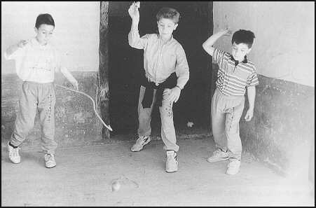 En este momento estás viendo Peonza, Trompo, Peón y Piuca