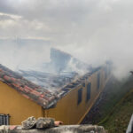 Lee más sobre el artículo Un devastador incendio calcina dos viviendas en Felechas (León)